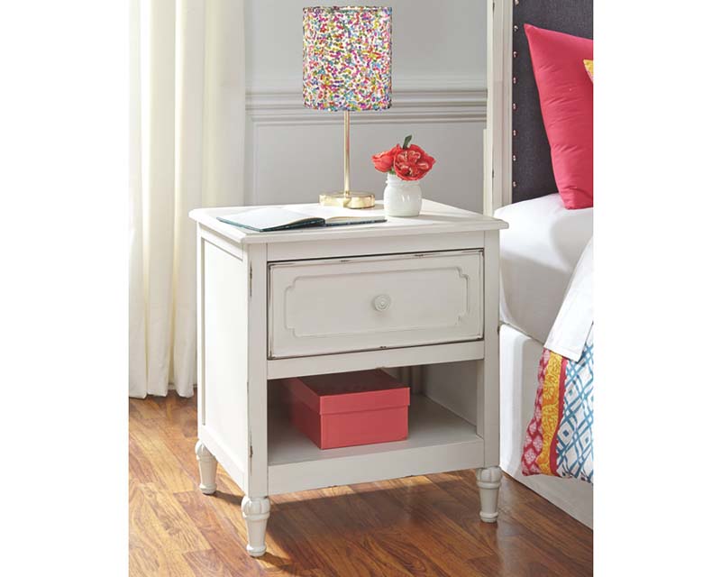 Ashley Home Furniture Faelene Bedroom Suite - Image 3